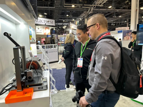 創(chuàng)想三維多款新品亮相CES 2025，多色打印觸手可及