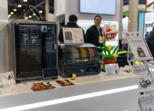 創(chuàng)想三維多款新品亮相CES 2025，多色打印觸手可及