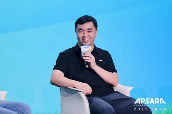 云棲大會(huì)上，感受AI汽車的