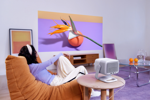 堅(jiān)果投影N1新品上市，三色激光定價(jià)3999元，吹響全面淘汰LED投影號(hào)角