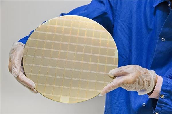 高端處理器新標桿，Power10劍指“內(nèi)存墻”