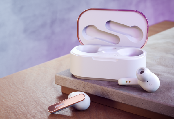 致敬勇敢追求自我的職場(chǎng)女性，送她飛利浦T5506降噪藍(lán)牙耳機(jī)