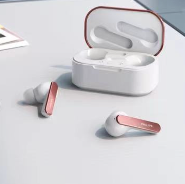 致敬勇敢追求自我的職場(chǎng)女性，送她飛利浦T5506降噪藍(lán)牙耳機(jī)