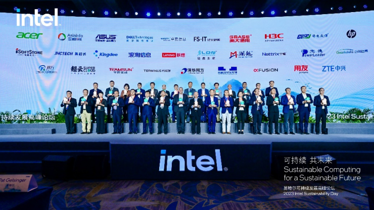 英特爾CEO親臨“打卡中國”會(huì)場(chǎng)，承諾以可持續(xù)創(chuàng)新共赴綠色未來
