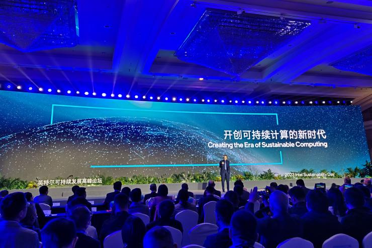 英特爾CEO親臨“打卡中國”會(huì)場(chǎng)，承諾以可持續(xù)創(chuàng)新共赴綠色未來