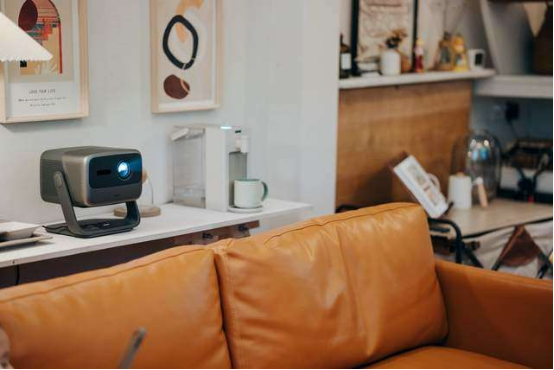 拆解家用投影核心參數(shù)，選投影認(rèn)準(zhǔn)三色激光光源