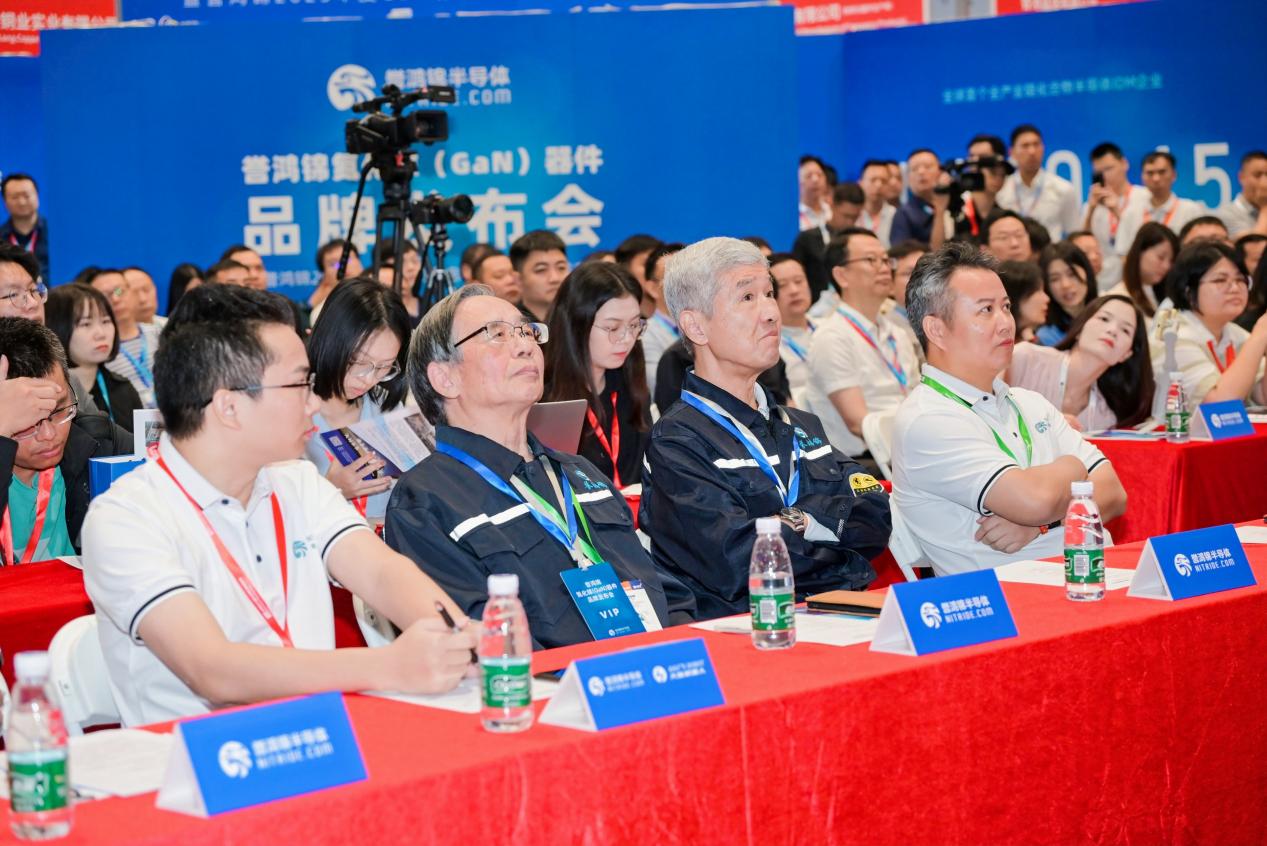 譽(yù)鴻錦團(tuán)隊(duì)照