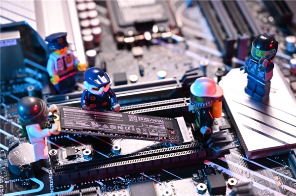 京東“開(kāi)門紅”換新正當(dāng)時(shí)，致態(tài)固態(tài)硬盤“Ti惠玩”