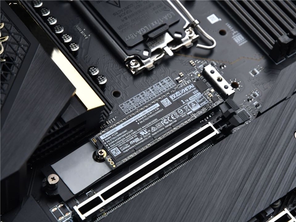 京東“開(kāi)門紅”換新正當(dāng)時(shí)，致態(tài)固態(tài)硬盤“Ti惠玩”