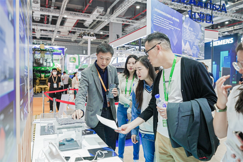 旭化成圓滿參展2023年進(jìn)博會(huì)，持續(xù)助力解決中國社會(huì)課題