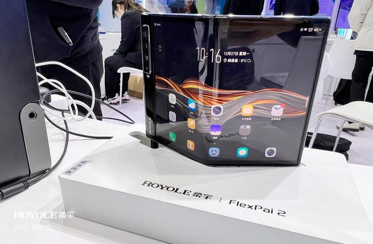 曝柔性屏巨頭欠薪長達(dá)一年，大量員工現(xiàn)場罷工討薪！