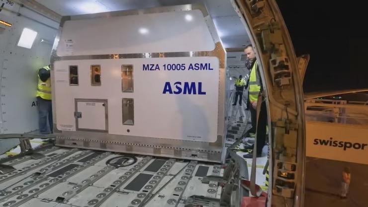 開(kāi)箱視頻曝光！英特爾高調(diào)曬出ASML新一代High-NA EUV，單臺(tái)售價(jià)超27億元！