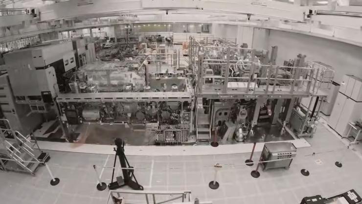 開(kāi)箱視頻曝光！英特爾高調(diào)曬出ASML新一代High-NA EUV，單臺(tái)售價(jià)超27億元！