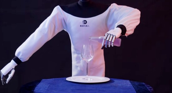 戴盟機(jī)器人發(fā)布Sparky 1：人形機(jī)器人兩大陣營(yíng)已現(xiàn)，要能跑能跳還是要心靈手巧