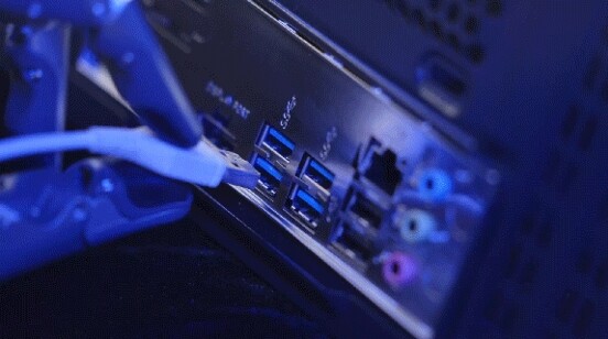 戴盟機(jī)器人發(fā)布Sparky 1：人形機(jī)器人兩大陣營(yíng)已現(xiàn)，要能跑能跳還是要心靈手巧