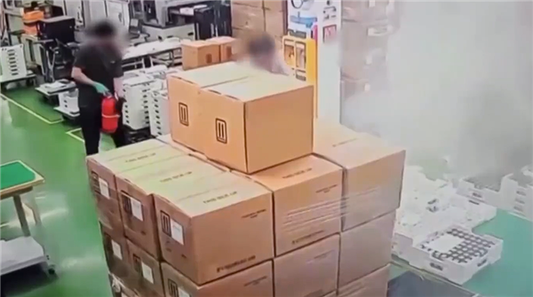 韓國鋰電池廠火災監(jiān)控視頻曝光！疑似中毒，或為人禍…