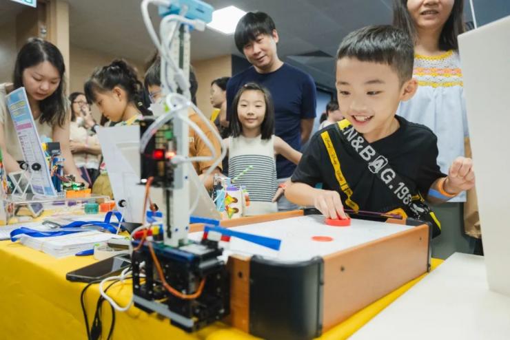 香港生產力學院積極落實香港特區(qū)政府施政，培育高端人才