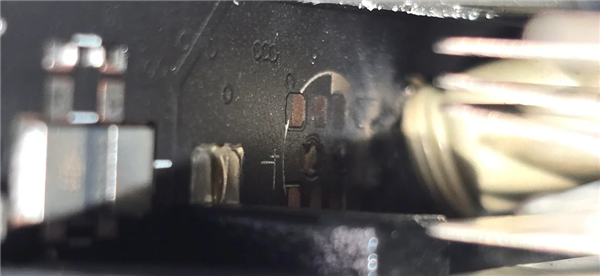 英偉達(dá)RTX 5090被曝電容爆炸：金屬散熱片直接炸彎！