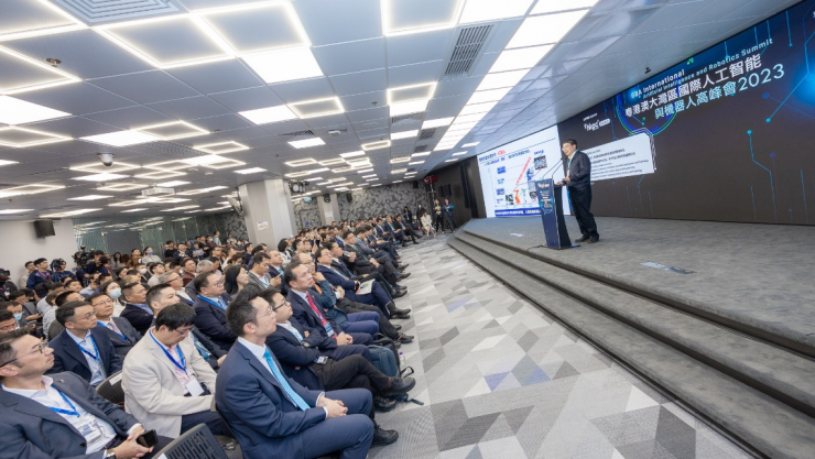香港生產(chǎn)力促進(jìn)局舉辦“粵港澳大灣區(qū)國際人工智能與機(jī)器人高峰會2023”，匯聚全球?qū)W術(shù)界領(lǐng)袖及行業(yè)翹楚分享及展示人工智能與機(jī)器人技術(shù)發(fā)展趨勢和落地應(yīng)用案例