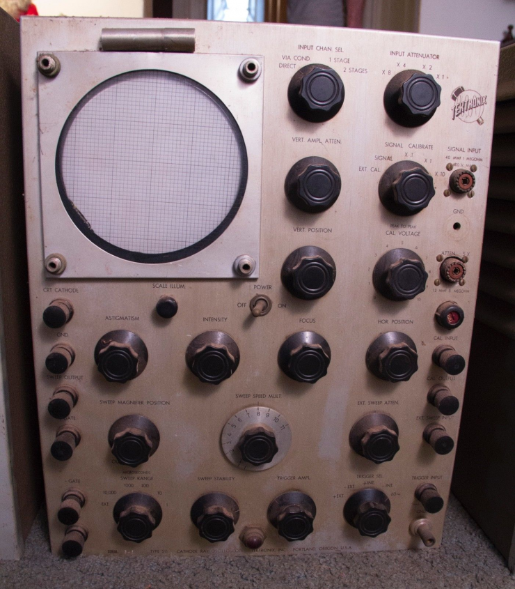 從模擬示波器到下一代模擬信號(hào)測(cè)量，示波器創(chuàng)新經(jīng)過怎樣的歷程？