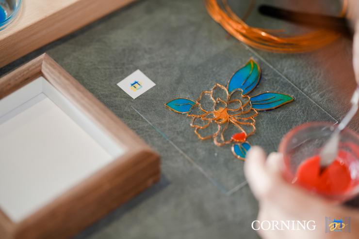 康寧顯示科技獻禮在華二十周年，以跨界非遺藝術彰顯科技溫度