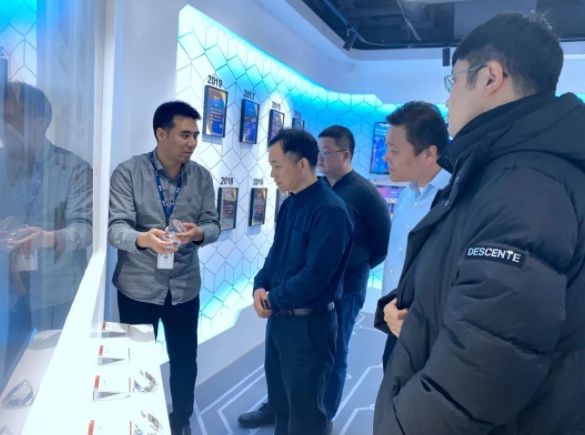 泰爾系統(tǒng)實驗室領(lǐng)導(dǎo)一行到北京兆芯參觀調(diào)研