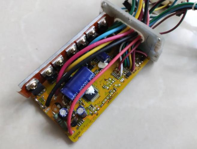 RS瑞森半導(dǎo)體低壓MOS在電動(dòng)車控制器中的應(yīng)用