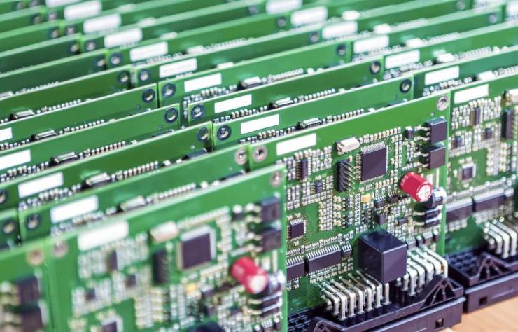 放松芯片限制，美國(guó)迫于業(yè)界壓力修改對(duì)華議案！