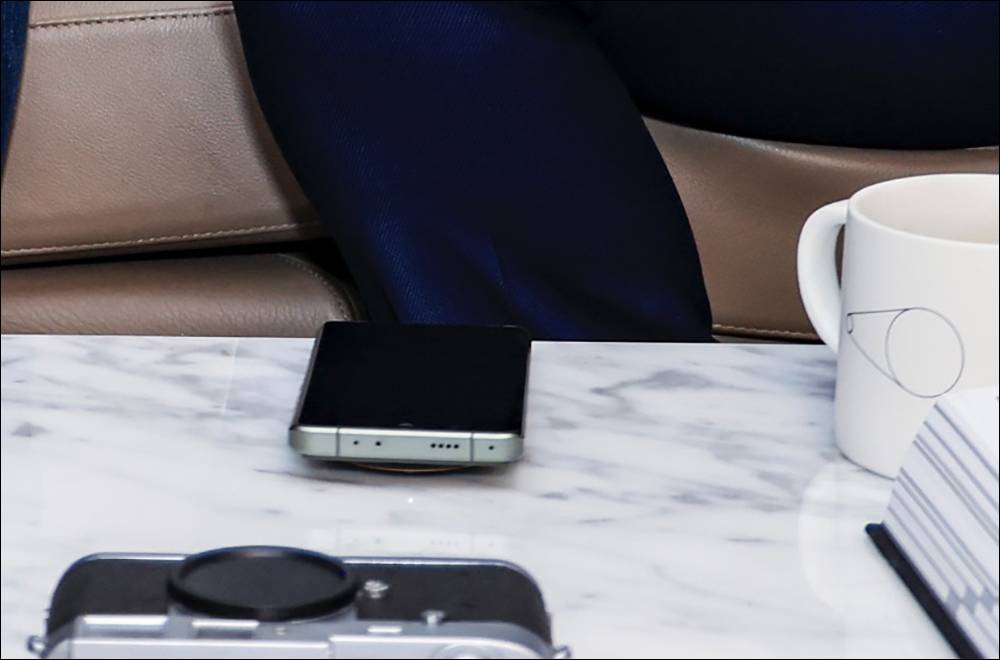 鏡頭模組巨大！徠卡相機(jī)曝光小米 13 Ultra 實(shí)體機(jī)