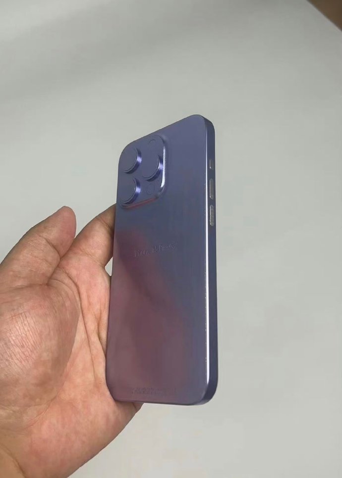 真機(jī)上手效果，iPhone 15 Pro 鋁板模型機(jī)曝光