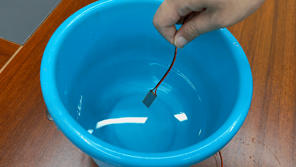 感應(yīng)PCBA遇水短路發(fā)警報(bào)！一文詳解納祥科技水浸報(bào)警器方案