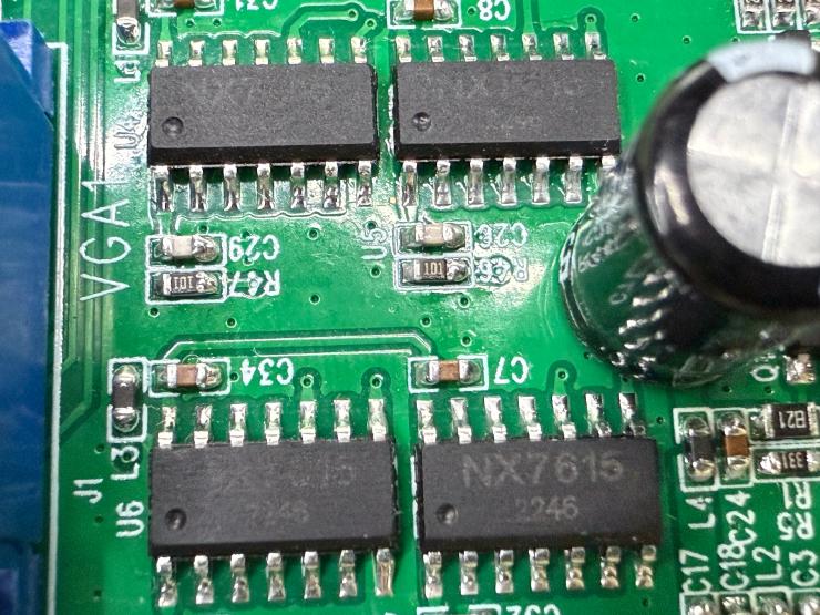 挑起大梁的國產(chǎn)芯片：DP轉(zhuǎn)3VGA+音頻輸出的高清多屏分配器拆解