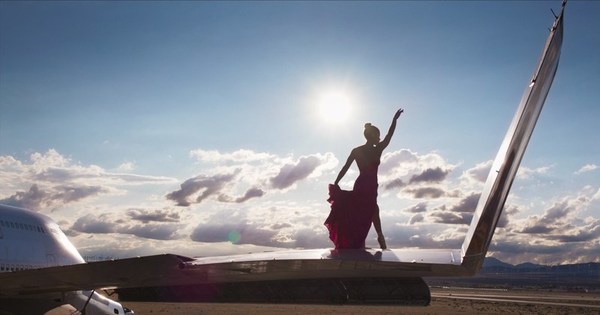 使用佳能EOS C300 Mark III拍攝，16+檔寬廣動態(tài)范圍可以再現(xiàn)高光和陰影細節(jié)