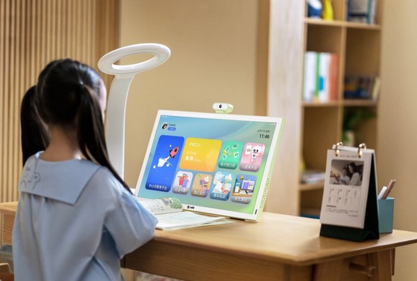 SGS攜手中標(biāo)院授予小課屏E3全球首張低視覺疲勞一體機(jī)認(rèn)證