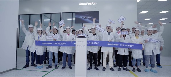 Innovusion實(shí)現(xiàn)高性能車規(guī)激光雷達(dá)Falcon第10000臺(tái)下線