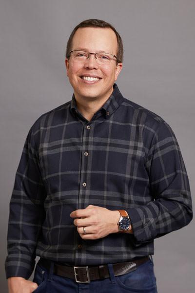 華為自動駕駛CTO陳亦倫離職；李濱出任紫光集團新董事長；華裔女高管接任Meta CFO