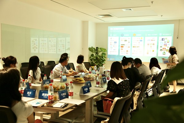 媒體開放日活動上，美通社代表為大家介紹美通社的服務(wù)概況