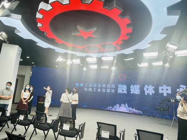媒體開放日活動上，參觀機工弗戈集團融媒體中心