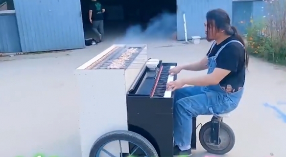 手工耿登上日本沙雕綜藝月曜夜 被稱(chēng)“中國(guó)愛(ài)迪生”