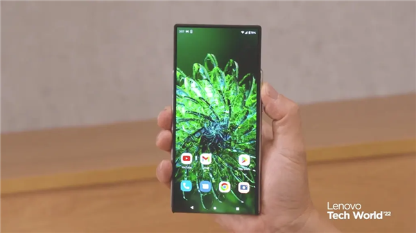 摩托羅拉卷軸屏概念機(jī)首秀:屏幕縱向拉伸“長”到6.5寸