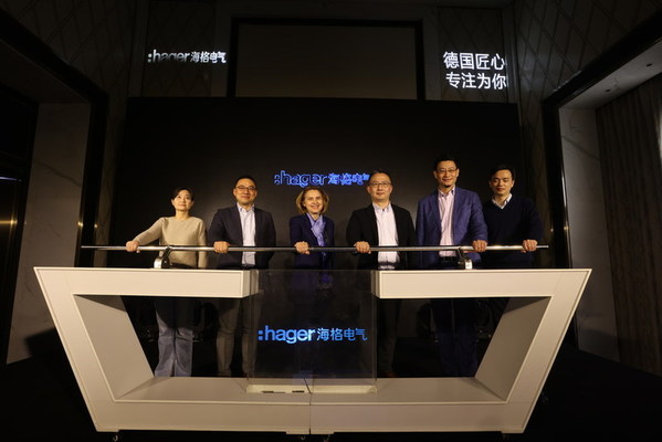 海格電氣RCU酒店客控項(xiàng)目代表共同啟動能量桿，點(diǎn)亮酒店“數(shù)智”未來