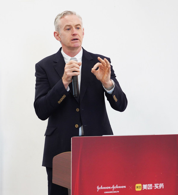 強(qiáng)生中國個人健康護(hù)理總裁戴康瀾表示，與美團(tuán)這樣的中國互聯(lián)網(wǎng)公司進(jìn)行合作是強(qiáng)生“數(shù)字化優(yōu)先”戰(zhàn)略的重要一環(huán)，將更好地滿足中國消費(fèi)者日益增長的健康維護(hù)和管理需求