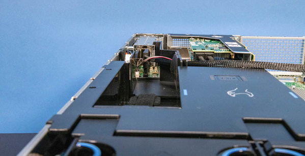 浪潮信息NF5280M6通往后置M.2硬盤的氣流通道 浪潮信息NF5280M6通往后置M.2硬盤的氣流通道