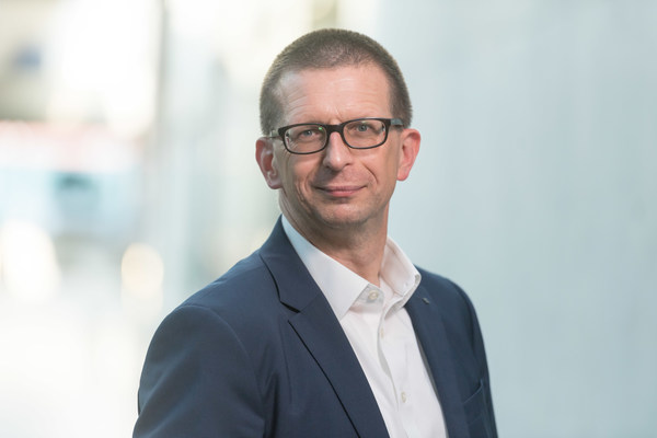 通快首席銷售官兼全球激光業(yè)務服務和銷售負責人 Thomas Fehn 博士