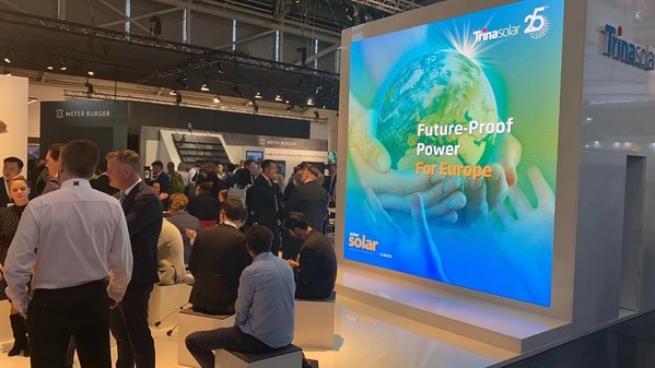 現(xiàn)場(chǎng)火爆 天合光能攜煥新升級(jí)430W至尊小金剛亮相 Intersolar Europe