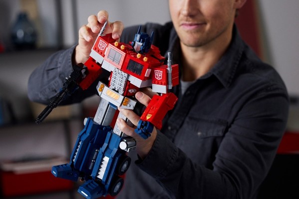 樂高(R)變形金剛擎天柱套裝將于6月1日起在各平臺(tái)正式發(fā)售 樂高(R)變形金剛擎天柱套裝將于6月1日起在各平臺(tái)正式發(fā)售