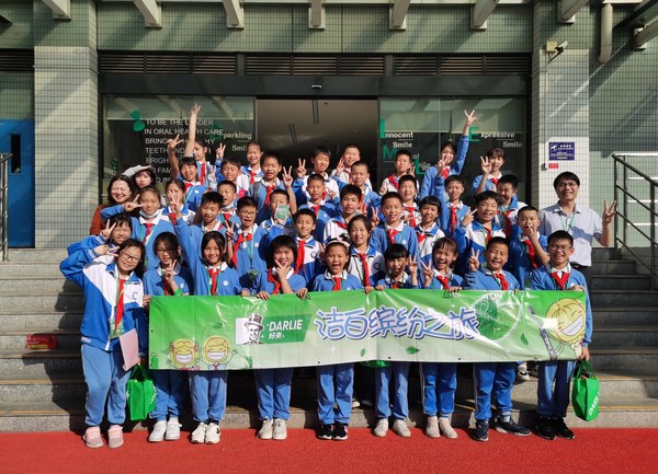 同學(xué)們合照留念