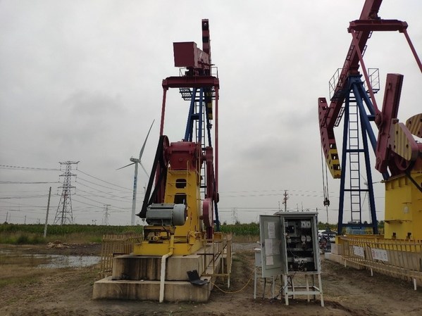 東北某油田開(kāi)采現(xiàn)場(chǎng) 東北某油田開(kāi)采現(xiàn)場(chǎng)