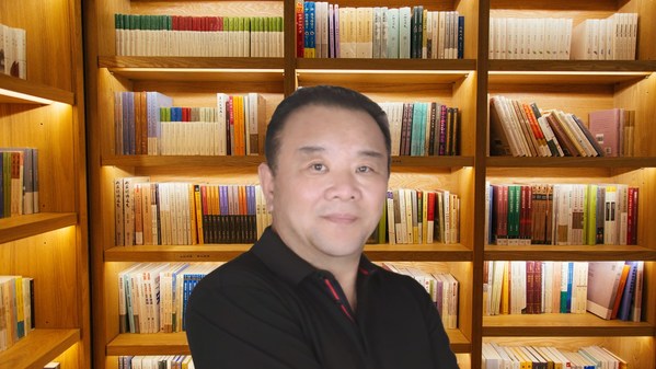 復(fù)旦大學(xué)新聞學(xué)院院長(zhǎng)米博華在成立儀式上致辭