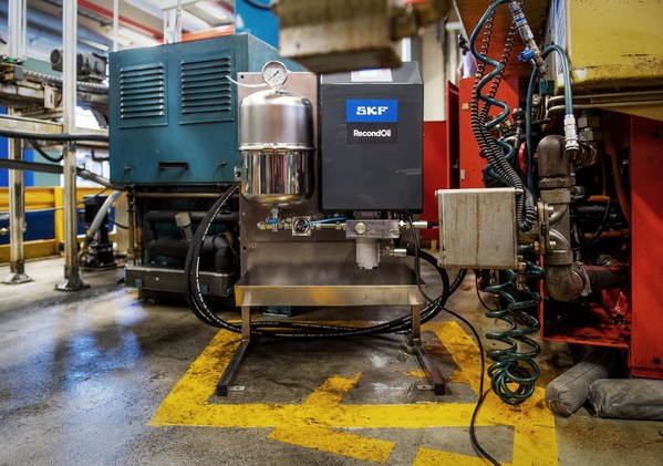 圖：緊湊型方案，SKF RecondOil box，實(shí)現(xiàn)潤(rùn)滑油從線性使用轉(zhuǎn)變?yōu)檠h(huán)使用的突破